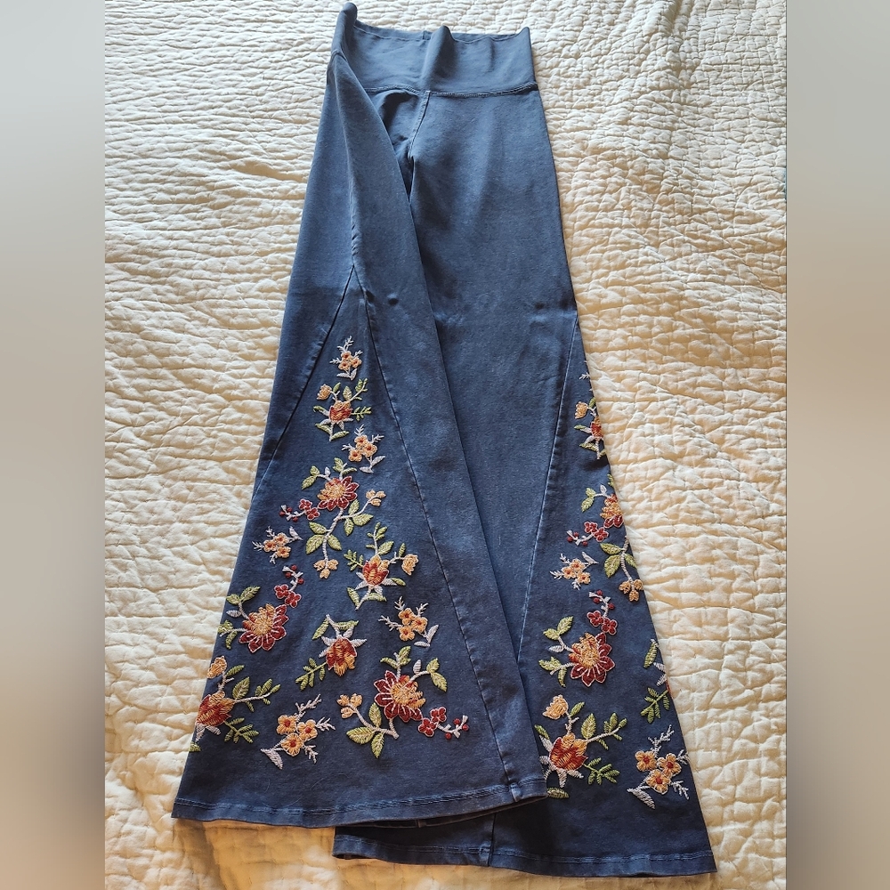 T-PARTY Embroidered Blue Flare Yoga Pants - Picture 3 of 4